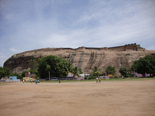 Dindigul Rock Fort landmark image representing car loan services in Dindigul district for new cars, used car loans, refinancing, and low EMI finance options.