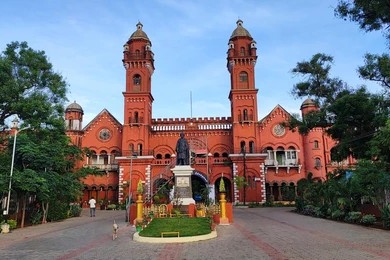 Pudukkottai historic building image showcasing car loan services in Pudukkottai district with fast approval for new cars, used vehicle loans, and flexible EMI plans.